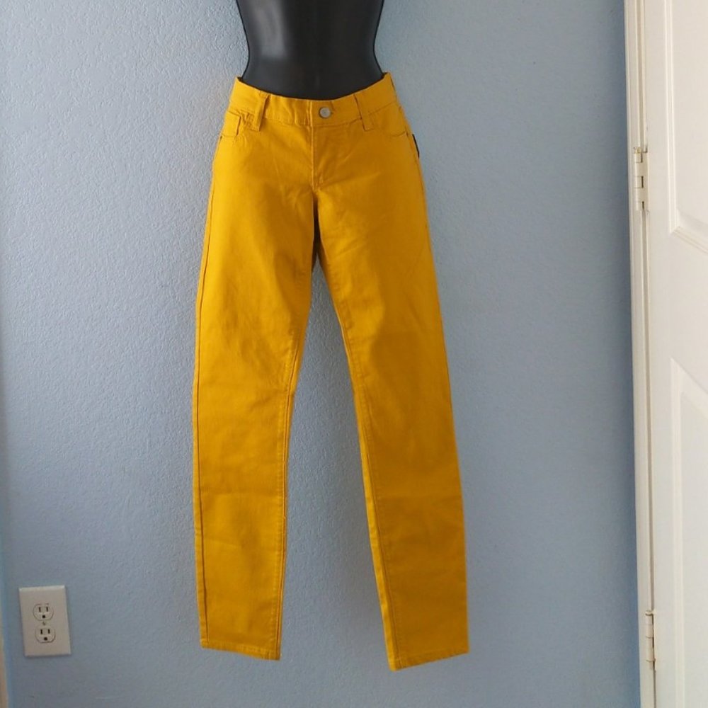 Super Skinny Low Rise Stretch Pant (Size 6}